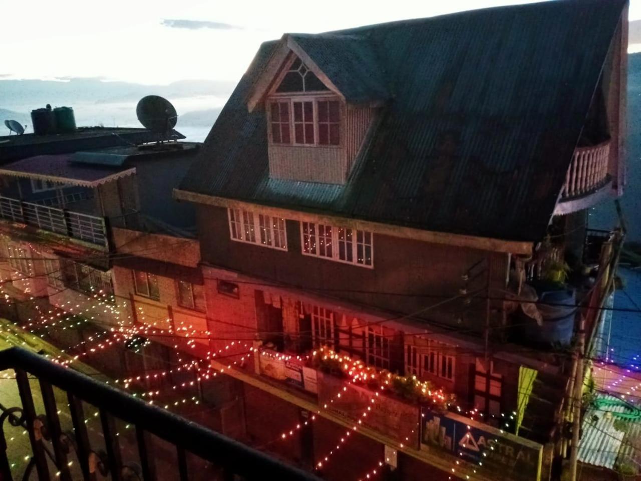Backpackers Hub Hostel Darjeeling  Bagian luar foto